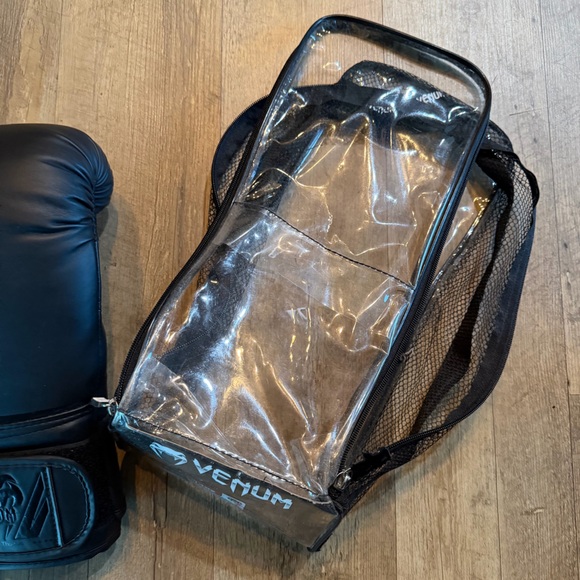 Venum Challenger 2.0 Boxing Gloves - Picture 4 of 9